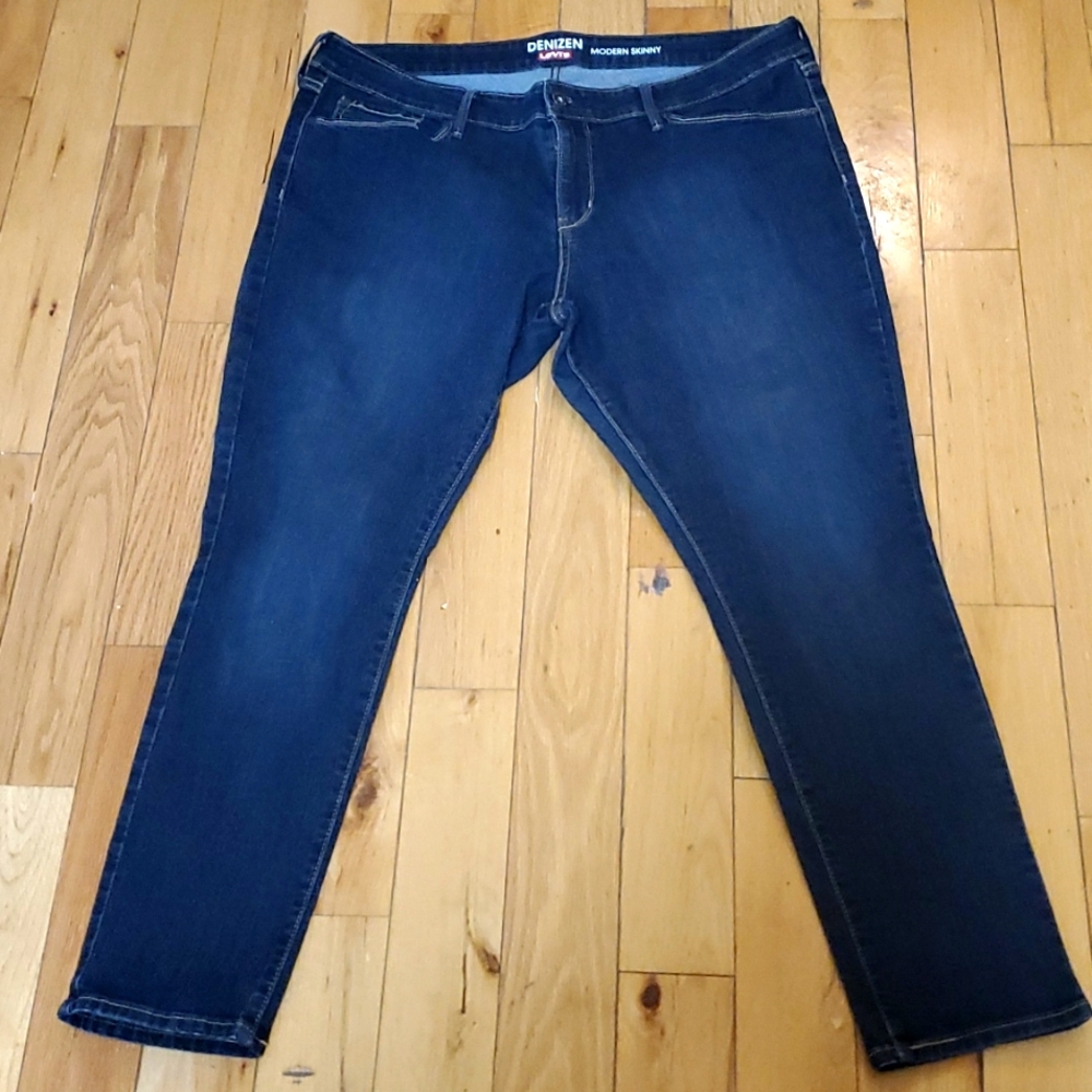 Denizen Levi's Modern Skinni size 18 Very good condition Dark Blue